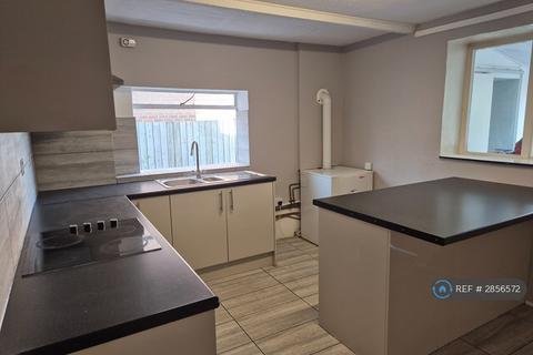 6 bedroom detached house to rent, High Street, Newington, Sittingbourne, ME9