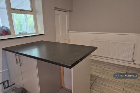 6 bedroom detached house to rent, High Street, Newington, Sittingbourne, ME9