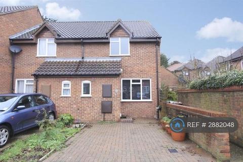 2 bedroom end of terrace house to rent, Copperfield Way, Pinner, HA5