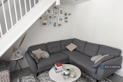 2 bedroom end of terrace house to rent, Copperfield Way, Pinner, HA5
