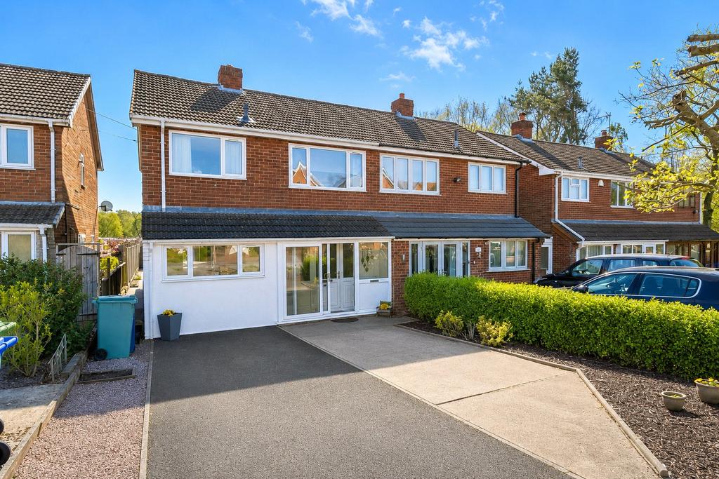 3 bedroom semi-detached house for sale