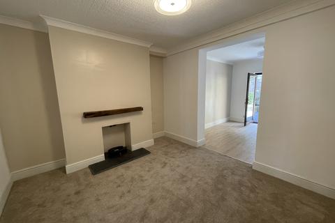 4 bedroom semi-detached house to rent, West Cross Ave, Swansea