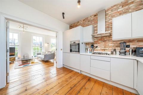 3 bedroom flat for sale, New Cross Road, London SE14