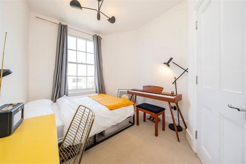 3 bedroom flat for sale, New Cross Road, London SE14