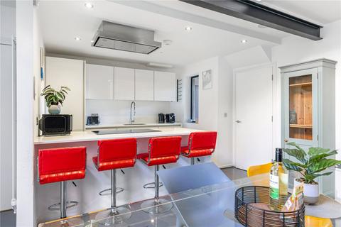 2 bedroom terraced house for sale, Grimsby Street, London, United Kingdom, E2
