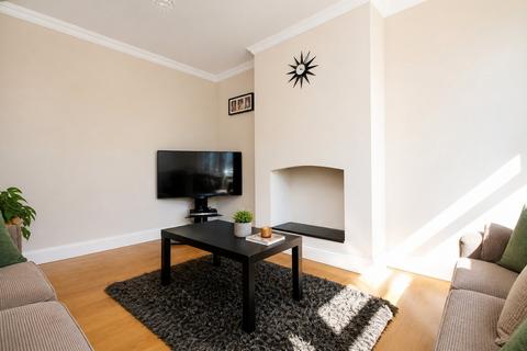 2 bedroom terraced house to rent, Kenilworth Gardens, STAINES-UPON-THAMES, TW18