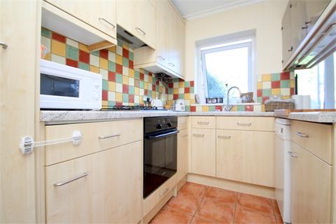 2 bedroom terraced house to rent, Kenilworth Gardens, STAINES-UPON-THAMES, TW18