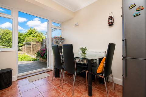 2 bedroom terraced house to rent, Kenilworth Gardens, STAINES-UPON-THAMES, TW18
