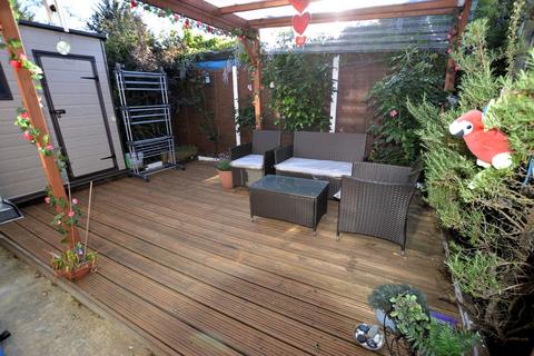 2 bedroom ground floor maisonette for sale, Romney Road, Hayes