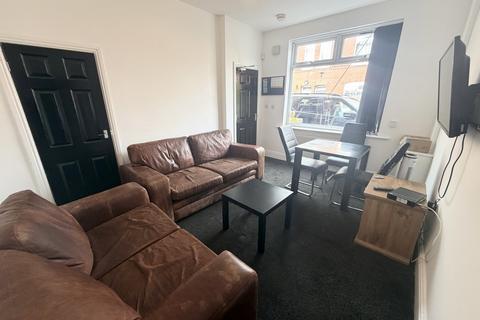4 bedroom end of terrace house to rent, Suffolk Street, Langworthy, Salford