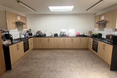 1 bedroom in a house share to rent, Staines Road, Feltham