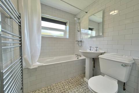 2 bedroom apartment for sale, Montagu Road, Highcliffe, Christchurch, Dorset, BH23