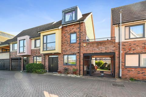 Semi-detached house - Flame Way, Colchester