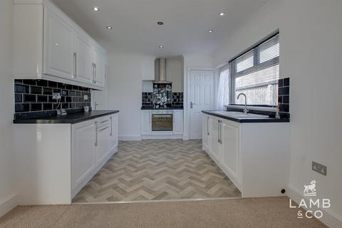 3 bedroom detached bungalow for sale, Briarwood Avenue, Holland-On-Sea CO15