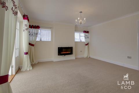 3 bedroom detached bungalow for sale, Briarwood Avenue, Holland-On-Sea CO15