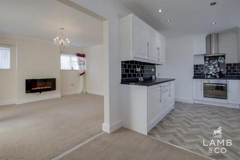 3 bedroom detached bungalow for sale, Briarwood Avenue, Holland-On-Sea CO15