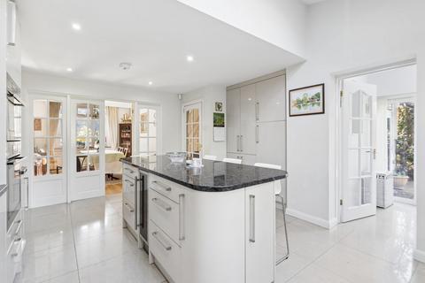 6 bedroom detached house for sale, Cherry Tree Road, Farnham Royal.
