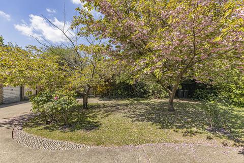 2 bedroom apartment for sale, Highfield Court, Manor Park, E12