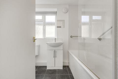 2 bedroom apartment for sale, Highfield Court, Manor Park, E12
