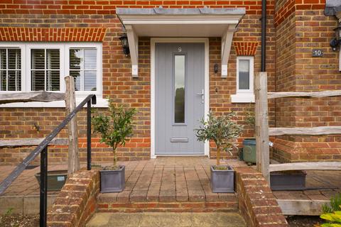 4 bedroom semi-detached house for sale, St. Pauls Mews, Dorking, RH4