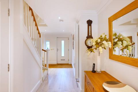 4 bedroom semi-detached house for sale, St. Pauls Mews, Dorking, RH4