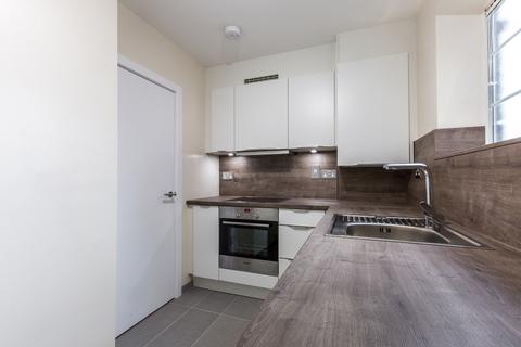 2 bedroom ground floor flat to rent, at London, Delta Court Coles Green Road NW2