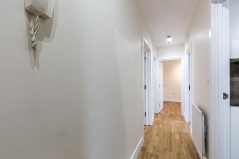 2 bedroom ground floor flat to rent, at London, Delta Court Coles Green Road NW2