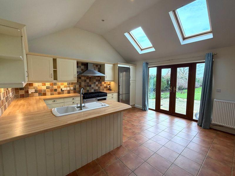 3 bedroom semi-detached house to rent