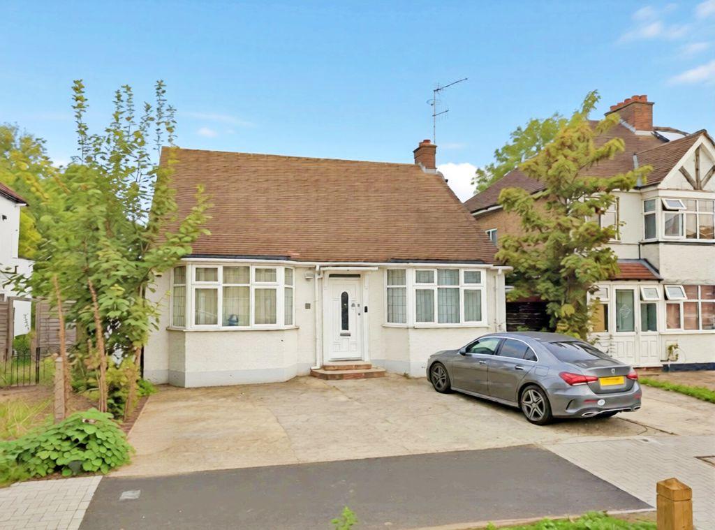 Eton Avenue, Wembley 3 bed detached bungalow for sale - £675,000