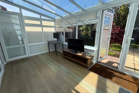3 bedroom semi-detached house to rent, Katherine Close, Churchdown, Gloucester, GL3