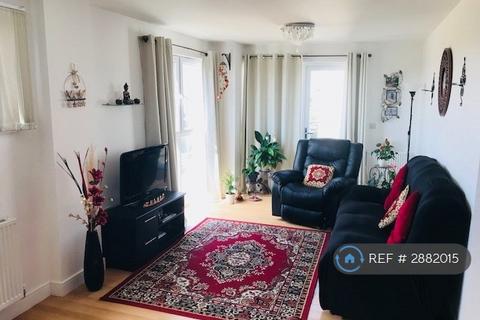 3 bedroom flat to rent, Deganham, London, RM8