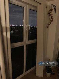 3 bedroom flat to rent, Deganham, London, RM8