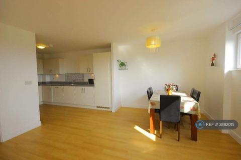 3 bedroom flat to rent, Deganham, London, RM8