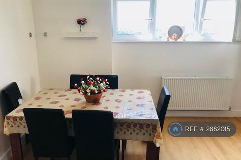 3 bedroom flat to rent, Deganham, London, RM8