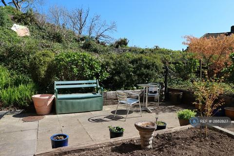 2 bedroom flat to rent, Oystermouth Court, Mumbles, SA3
