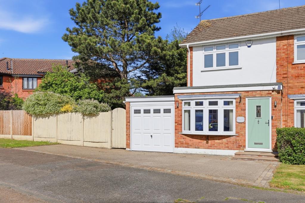 Great Fox Meadow, Kelvedon Hatch... 3 bed semi-detached house for sale ...