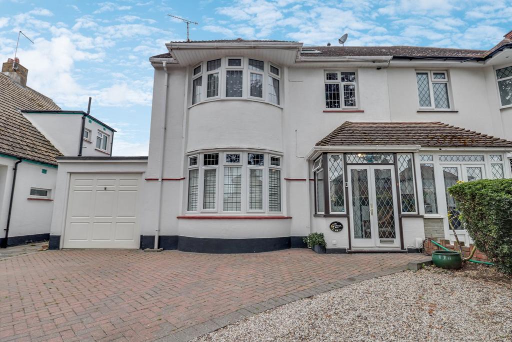 Lifstan Way, Thorpe Bay SS1 4 bed semi-detached house for sale - £550,000