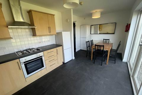 5 bedroom house to rent, Friary Gardens, ,