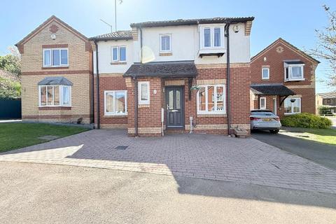 4 bedroom detached house for sale, Lorimer Close, Bushmead, Luton, Bedfordshire, LU2 7RL