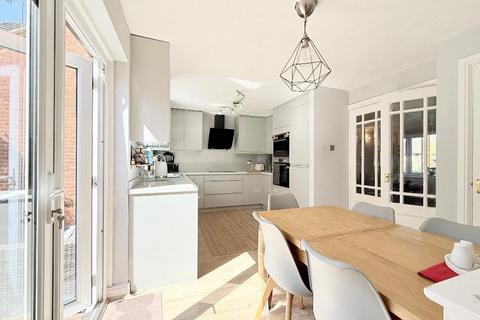 4 bedroom detached house for sale, Lorimer Close, Bushmead, Luton, Bedfordshire, LU2 7RL