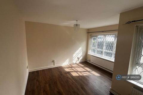 2 bedroom flat to rent, Haslewood Drive, Leeds, LS9