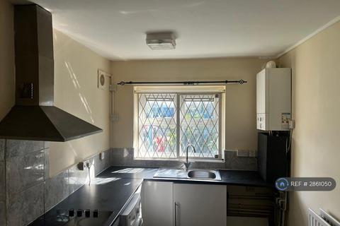2 bedroom flat to rent, Haslewood Drive, Leeds, LS9