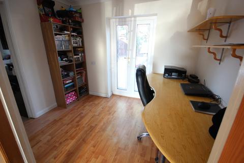4 bedroom semi-detached house for sale, Putteridge Road, Luton LU2