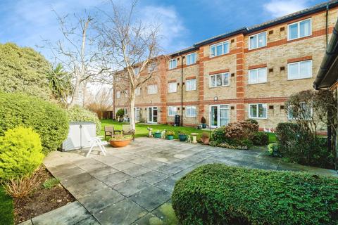 1 bedroom ground floor flat for sale, 27 Freshbrook Road, Lancing, BN15