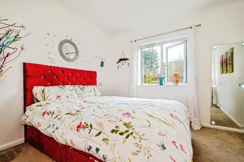 1 bedroom ground floor flat for sale, 27 Freshbrook Road, Lancing, BN15