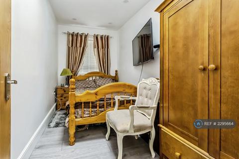 1 bedroom detached house to rent, Copse View, South Croydon, CR2