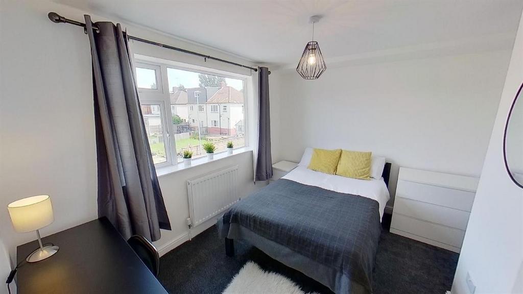 Pelham Crescent, Nottingham NG9 - More