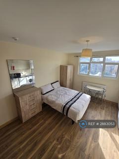 Studio to rent, St Pauls Road, London, N17