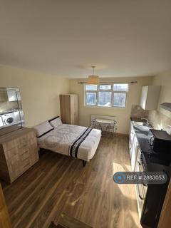 Studio to rent, St Pauls Road, London, N17