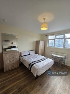 Studio to rent, St Pauls Road, London, N17